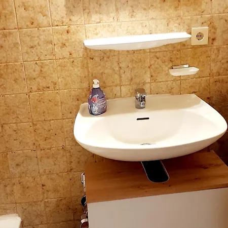 Laule 2 Self Check In Lejlighed *